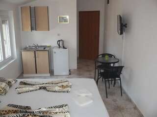 Апартаменты Apartments Safija Добра-Вода Апартаменты с террасой-5