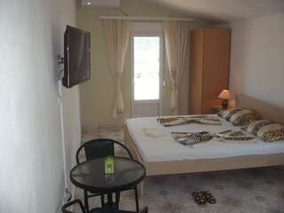 Апартаменты Apartments Safija Добра-Вода Апартаменты с террасой-8